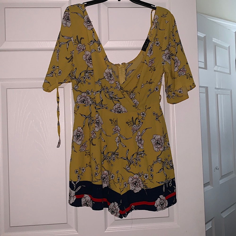 I’m selling a romper for 19 dollars good to wear while one vacation very light